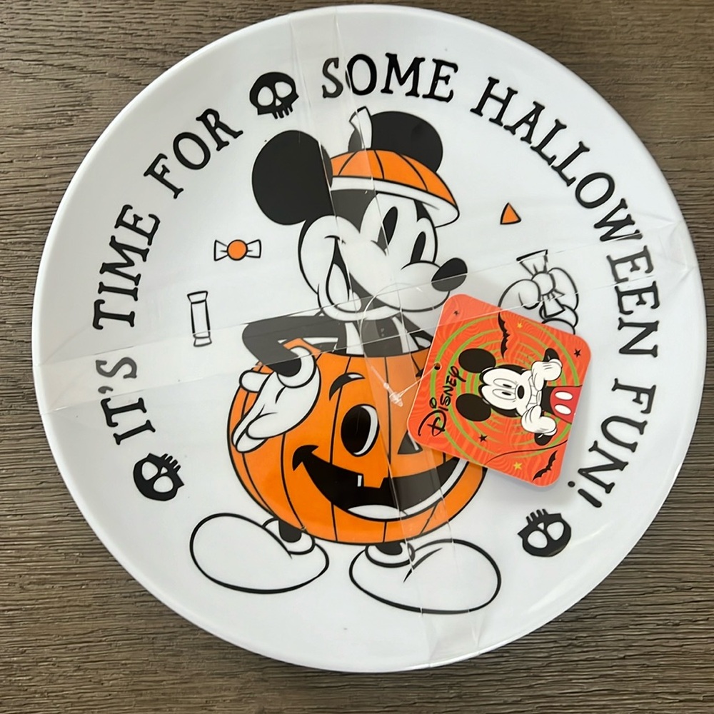 NWT Set of 4 Disney Mickey Mouse Halloween 10”